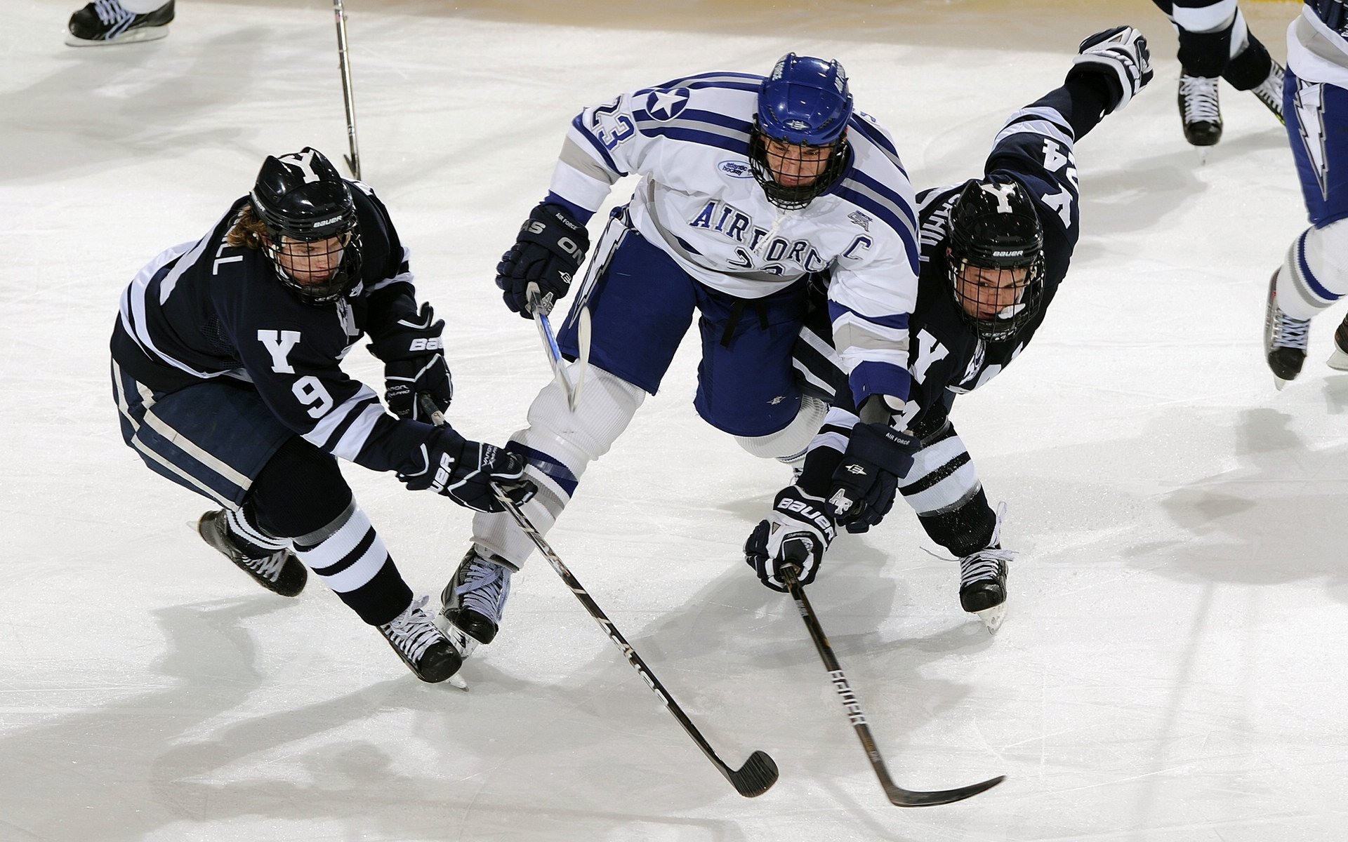 拜仁控球压制战术击溃对手防线，拜仁防守